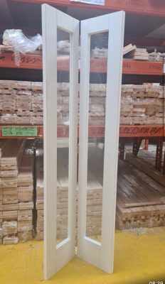 Internal White Shaker (CLEAR GLASS) 1L Bi-Fold Door